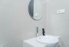 Minimalist And Comfy 1Br Citralake Suites Apartment