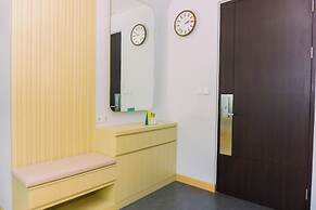 Comfortable And Modern Look 1Br At Citralake Suites Apartment