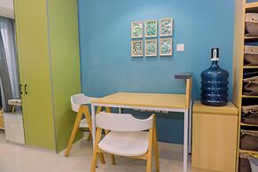 Cozy Stay And Elegant Studio At West Vista Apartment