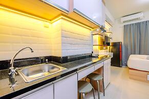 Cozy Stay And New Furnished Studio At Transpark Cibubur Apartment