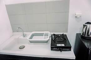 Comfort And Homey 2Br Belmont Residence Puri Apartment