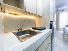 Elegant And Homey Studio At Amartha View Apartment