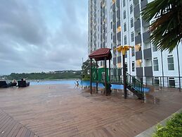 Elegant And Homey Studio At Amartha View Apartment