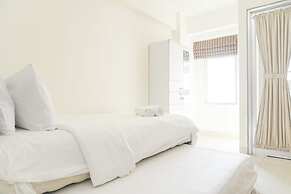 Minimalist And Homey Studio Green Bay Pluit Apartment