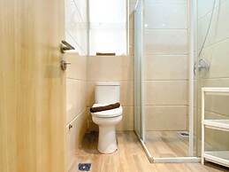 Comfort 2Br At Crown Court Executive Condominium Apartment