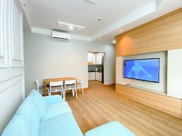 Comfort 2Br At Crown Court Executive Condominium Apartment