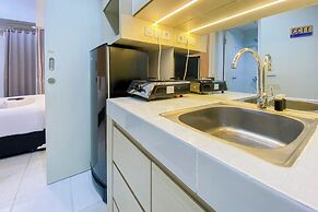 Nice And Cozy Studio At Amartha View Apartment