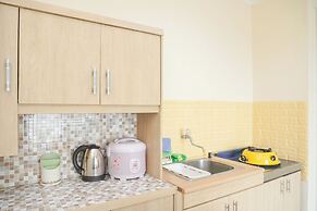 Homey And Nice 2Br At City Home Gading Riverview (Moi) Apartment