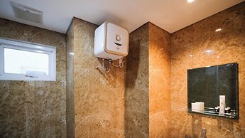 Exclusive And Spacey 3Br At Grand Sungkono Lagoon Apartment