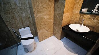 Exclusive And Spacey 3Br At Grand Sungkono Lagoon Apartment