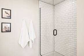 Family Friendly Lagoon Get Away 2 Bedroom Condo