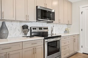 Family Friendly Lagoon Get Away 2 Bedroom Condo