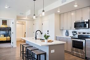 Family Friendly Lagoon Get Away 2 Bedroom Condo