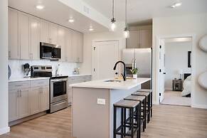 Family Friendly Lagoon Get Away 2 Bedroom Condo