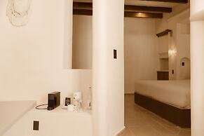 Enigmatic Hotel Experience