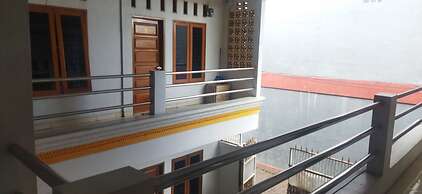 SPOT ON 92532 Penginapan Hj Lilis Syariah