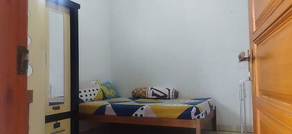 SPOT ON 92532 Penginapan Hj Lilis Syariah