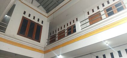 SPOT ON 92532 Penginapan Hj Lilis Syariah