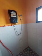 SPOT ON 92532 Penginapan Hj Lilis Syariah