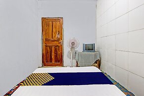 SPOT ON 92535 Guest House Pak Darso