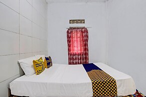 SPOT ON 92535 Guest House Pak Darso