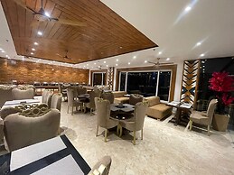 Ark Holiday Inn By DLS Hotels