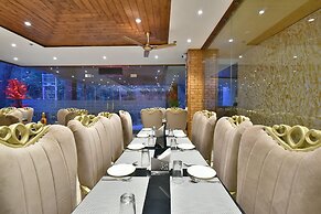 Ark Holiday Inn By DLS Hotels