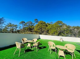 Ark Holiday Inn By DLS Hotels