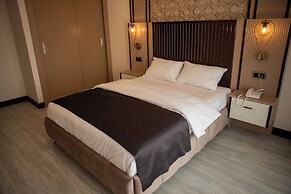 HOTEL EDEN'S
