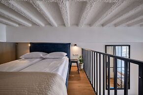 Queen Barbora Central Lofts