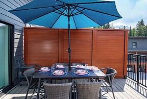 Peak Paradise by Revelstoke Vacations