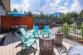 Peak Paradise by Revelstoke Vacations