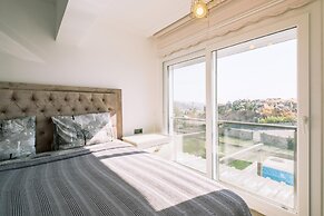 Chic Villa w Patio Pool 3 min to Beach in Bodrum