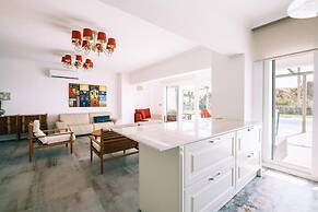Chic Villa w Patio Pool 3 min to Beach in Bodrum