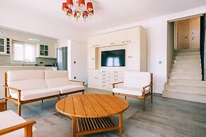Chic Villa w Patio Pool 3 min to Beach in Bodrum