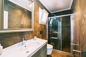 Chic Villa w Patio Pool 3 min to Beach in Bodrum