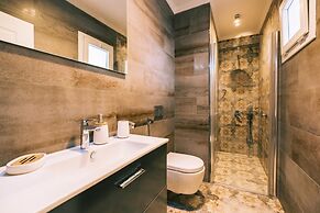 Chic Villa w Patio Pool 3 min to Beach in Bodrum