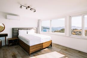 Chic Villa w Patio Pool 3 min to Beach in Bodrum