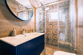 Chic Villa w Patio Pool 3 min to Beach in Bodrum