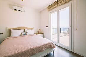 Chic Villa w Patio Pool 3 min to Beach in Bodrum