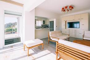 Chic Villa w Patio Pool 3 min to Beach in Bodrum