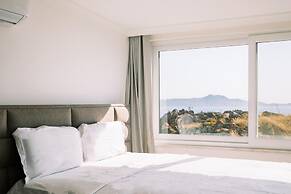 Chic Villa w Patio Pool 3 min to Beach in Bodrum