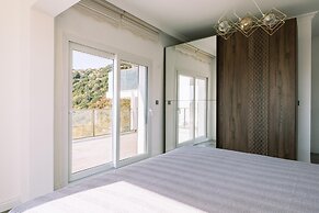 Chic Villa w Patio Pool 3 min to Beach in Bodrum