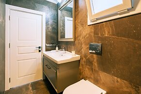 Chic Villa w Patio Pool 3 min to Beach in Bodrum