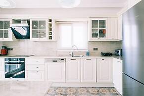 Chic Villa w Patio Pool 3 min to Beach in Bodrum