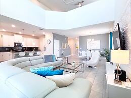 Beautiful Pool Villa With Spa And Game Room-2730bd 5 Bedroom Home by R