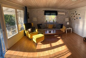 Cozy and Private 3-bed House With Bath Roslagen