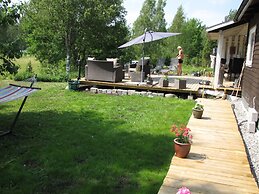 Cozy and Private 3-bed House With Bath Roslagen