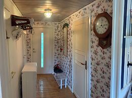 Cozy and Private 3-bed House With Bath Roslagen