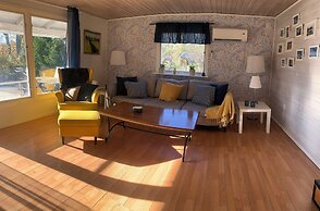 Cozy and Private 3-bed House With Bath Roslagen